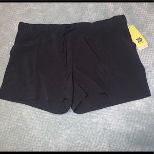 Lightweight stretch shorts